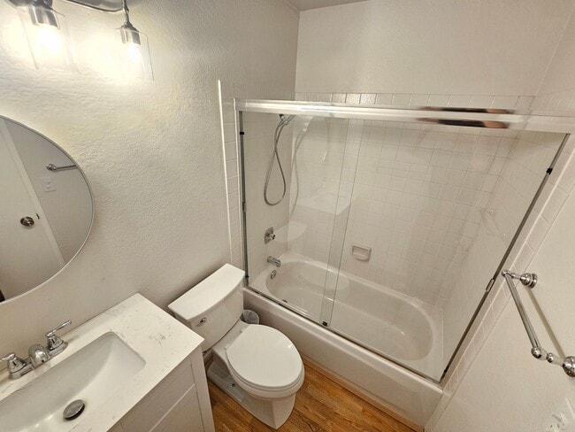 Building Photo - Beautiful Two Bedroom Two Bath Home
