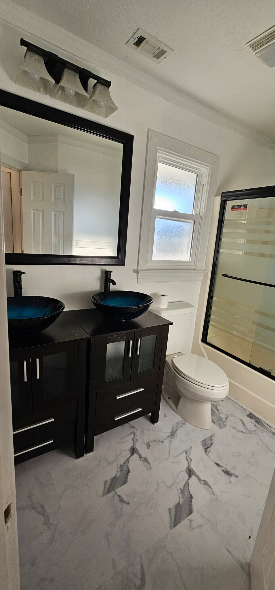 Master Bathroom (Upstairs) - 5315 Captains Way