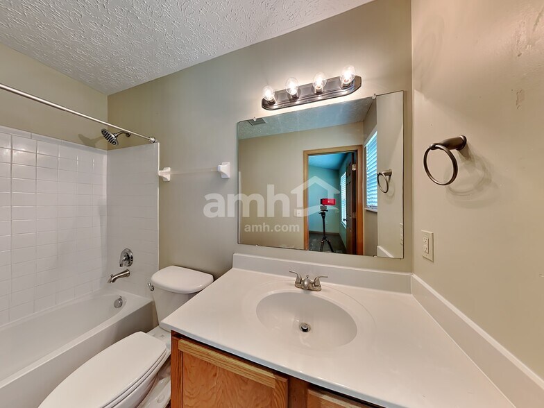 Building Photo - 398 Flat River St