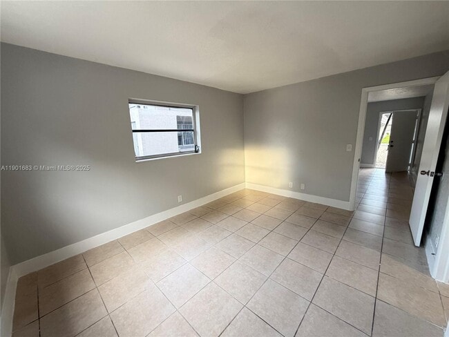 Building Photo - 2129 Davie Blvd