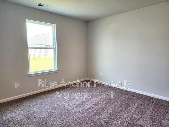 Building Photo - 1015 Course Ln