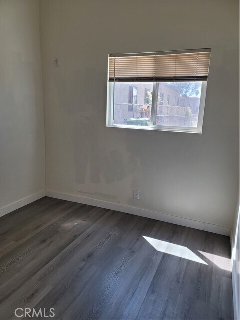 Building Photo - 448 S Woods Ave