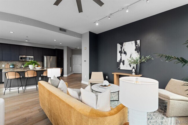 Building Photo - 4909 Laclede Ave