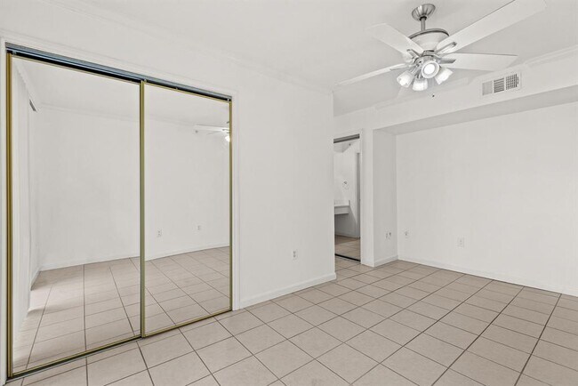 Building Photo - 501 W 26th St