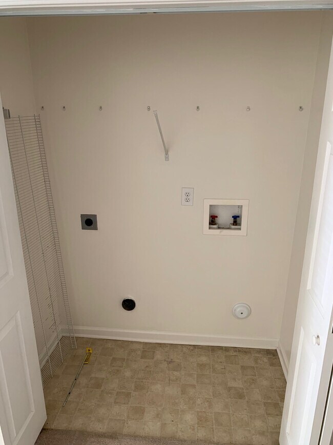 Building Photo - BEAUTIFUL 2 BED/ 2 BATH CONDO Coming Soon!!!