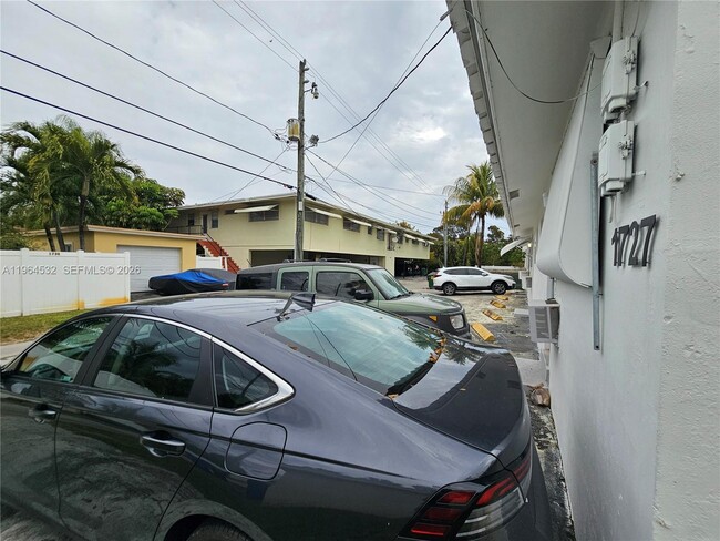 Building Photo - 1727 Fletcher St