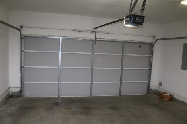 Building Photo - 2103 Hadley St