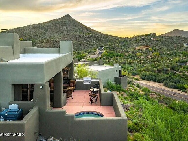 Building Photo - 9898 E Graythorn Dr