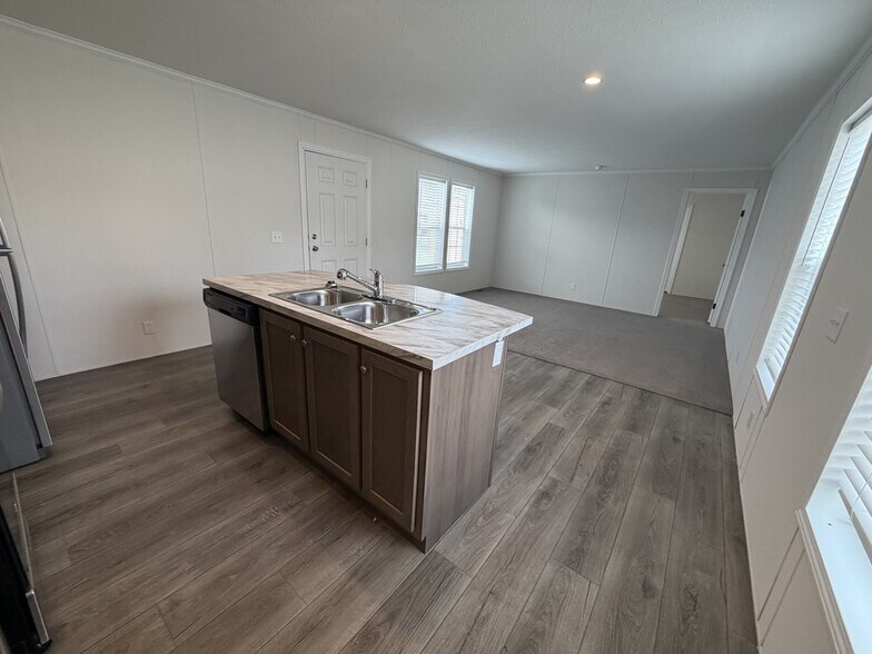 Building Photo - 15882 Villaire Ave