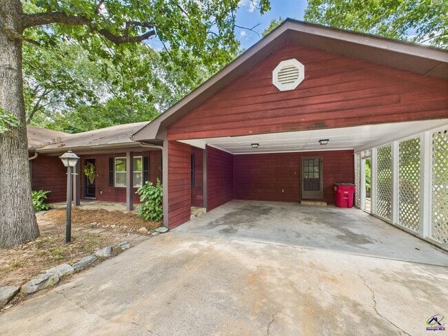 Building Photo - 1167 Roundtable Ln