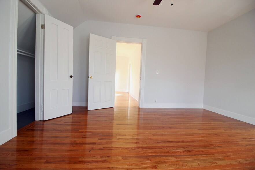 Building Photo - 71 June St