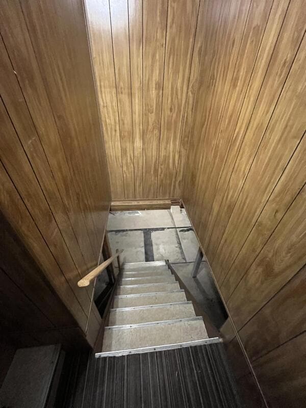 Building Photo - 202 St Clair Ave SW