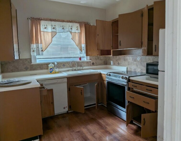 Building Photo - 1008 Lake Ave