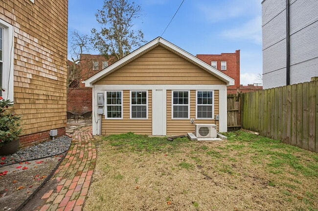 Building Photo - 831 Gates Ave