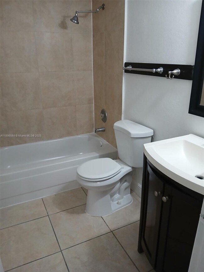 Building Photo - 10420 SW 158th Ct