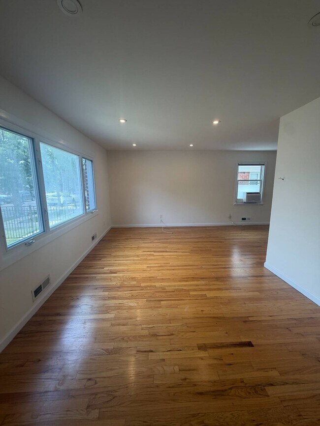 Building Photo - 268 Chesterton Ave