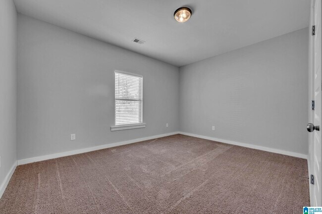 Building Photo - 559 Troubadour Ln