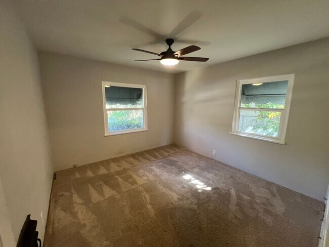 Building Photo - Beautiful 2bd/1ba House!