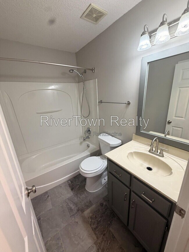 Building Photo - 10570 Pecan View Dr