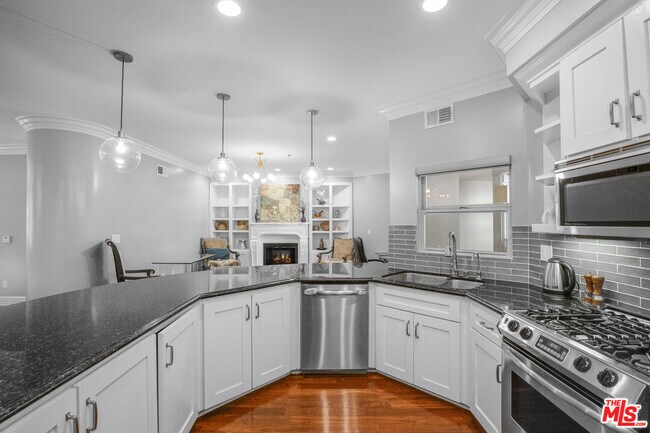 Building Photo - 850 Croft Ave