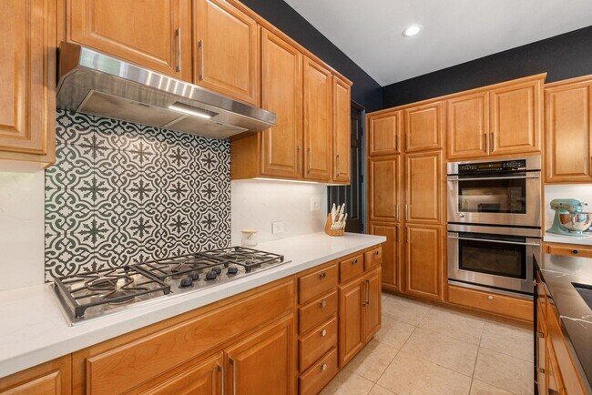 Building Photo - 61185 Soaptree Dr