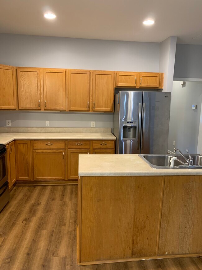 Kitchen - 108 Willowfield Ln