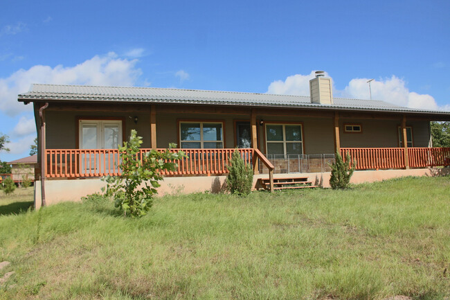 Building Photo - Country Living, Shop, Large Porches