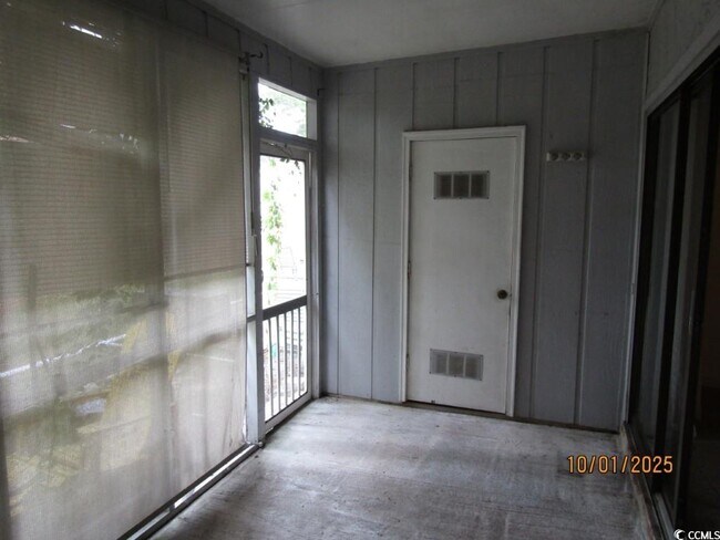 Building Photo - 938 Villa Dr