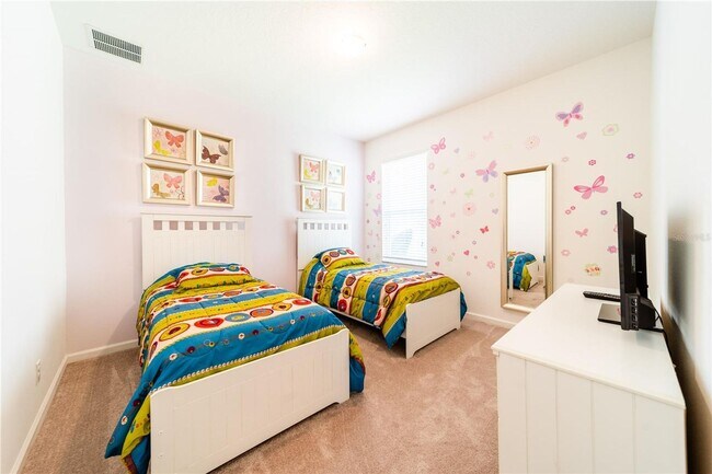 Building Photo - Modern 5-bed/4-bath pool home. FURNISHED