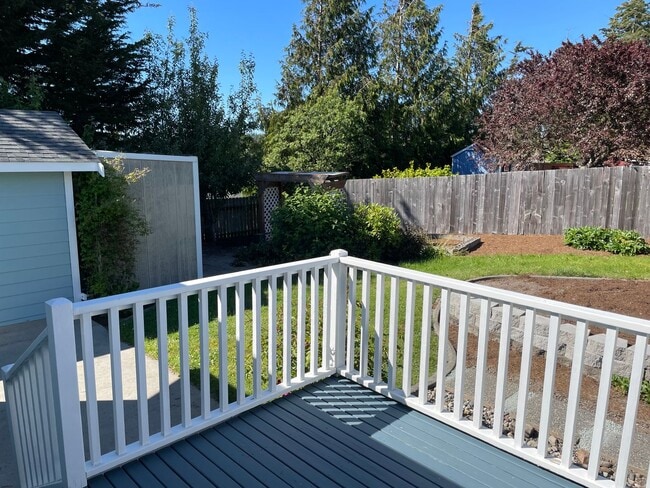 Building Photo - Lovely Single Level Home in Oak Harbor and...