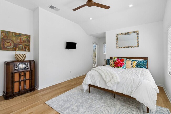 Building Photo - Steps to the Ocean! 3/3, 2198sq', Ocean View, Furnished