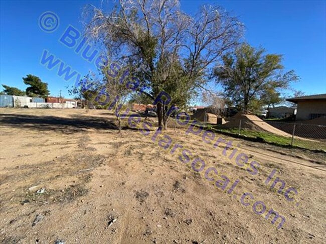 Building Photo - Just Listed in Victorville
