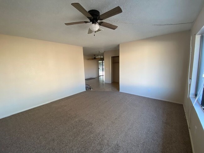 Building Photo - AVAILABLE NOW! 3br/2ba SPACIOUS HOME