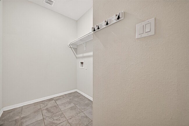 Building Photo - 20902 Cullen Ranch Rd