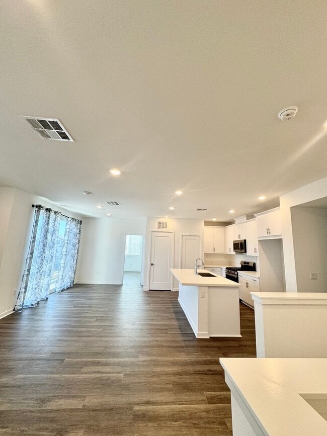 Building Photo - Modern 3B/3B Townhome in Covina