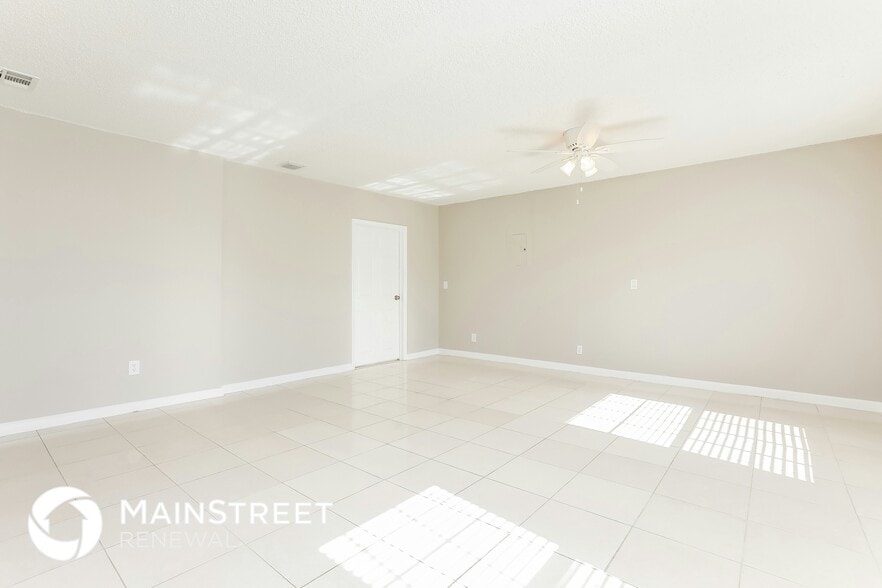 Building Photo - 616 E Bay Cove