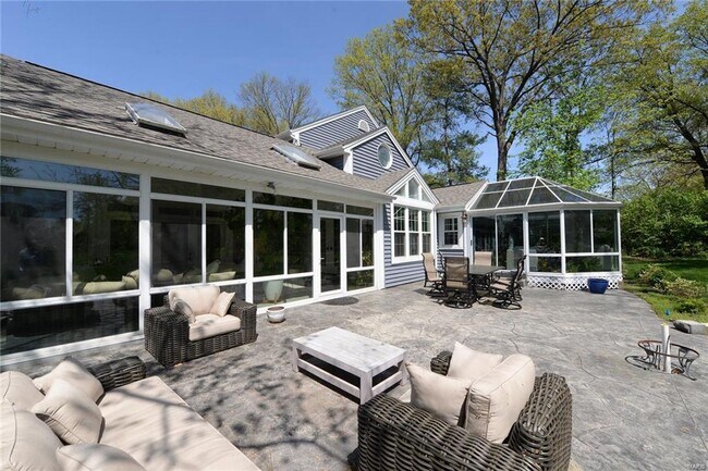 Building Photo - 1306 S Geyer Rd