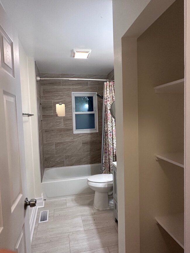 Building Photo - 1200 Algonquin Rd