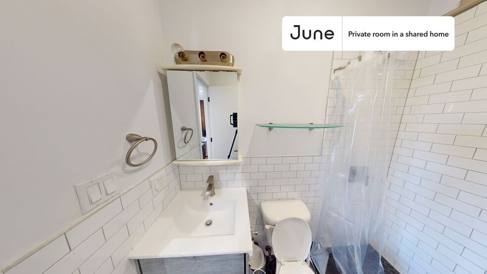 Building Photo - Room in Shared 5 bed/3 bath home in Ridgewood