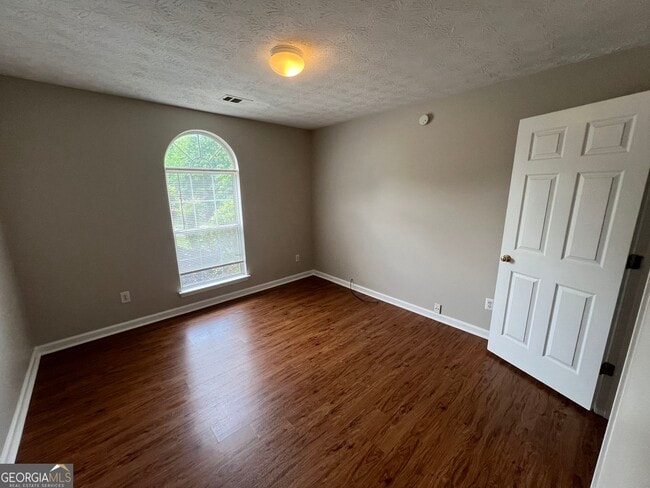 Building Photo - 3770 Oak Park Dr