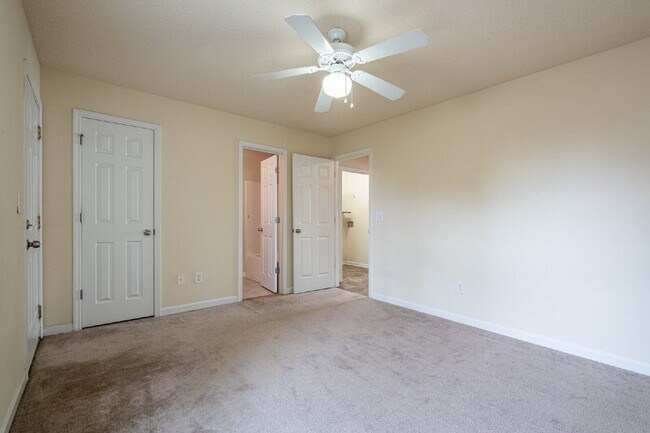 Building Photo - 43 Middlebrook Dr