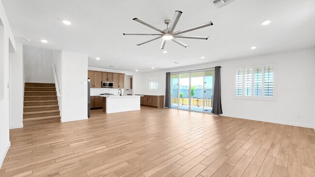 Building Photo - Newly built home with loads of space and S...