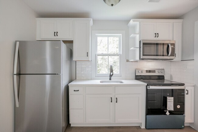 Building Photo - Downtown Savannah Carriage House New Construction