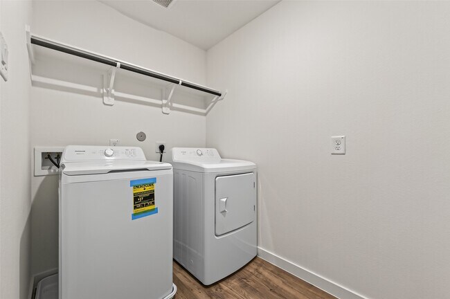 Building Photo - 3511 Goldfinch Wds Dr