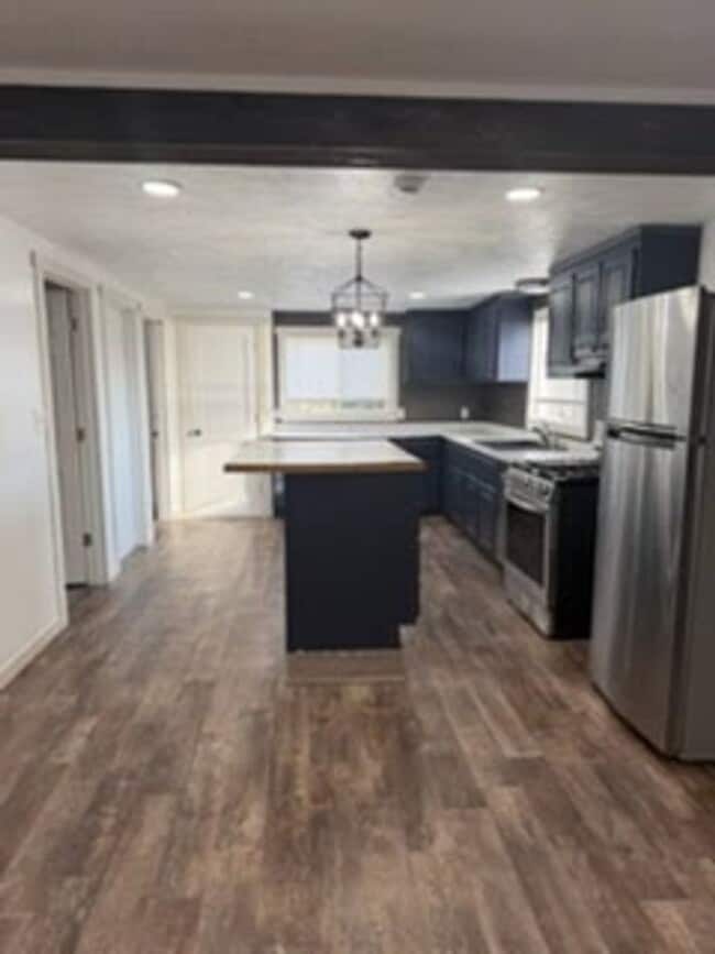 Building Photo - Remodeled 3-Bedroom, 2-Bathroom Home on – ...