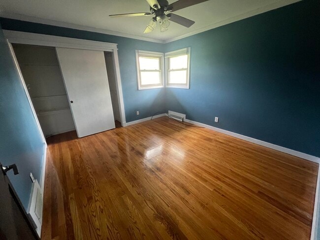 Building Photo - 2212 W Parnell Ave