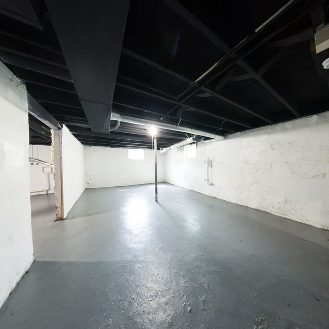 Building Photo - Updated 3 Bedroom 1,800 SQFT Home for Rent