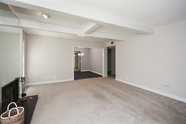 Building Photo - 607 Lismore SE