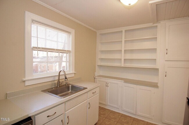 Building Photo - 3206