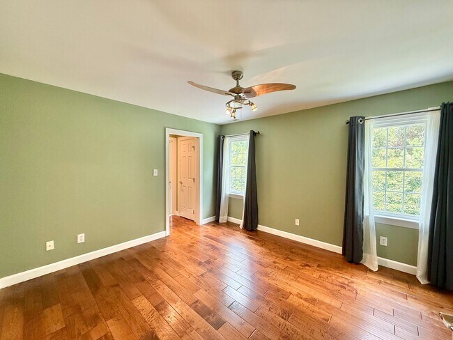 Building Photo - Luxurious 5BD, 4.5BA North Raleigh Home wi...